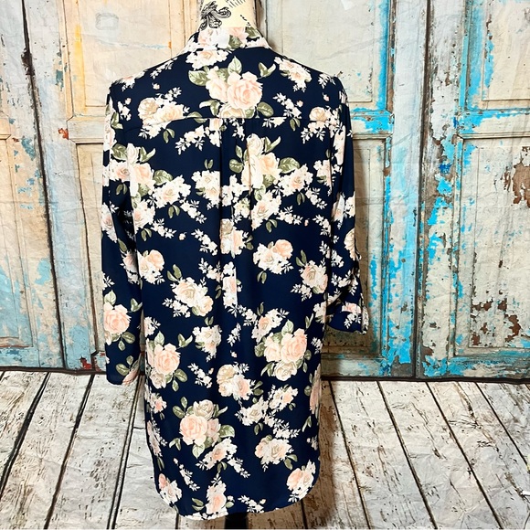 ⭐️3 for $11 ⭐️5 for $15⭐️ women's lightweight popover top from Rue21 - Picture 2 of 2